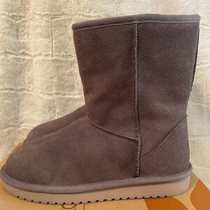 Koolaburra by UGG. Koola Short In Rabbit Gray. Size US 8. EU 39 New